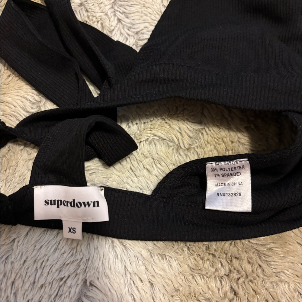 Superdown Tate Cut Out Black XS Cropped Top with Open Back - Picture 7 of 9